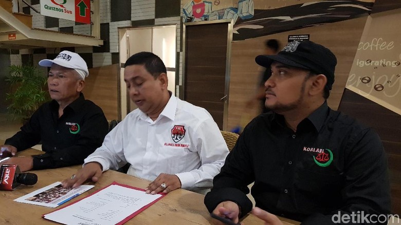 Ridwan Kamil Dilaporkan ke Bawaslu soal Pose 1 Jari Ridwan Kamil Dilaporkan ke Bawaslu soal Pose 1 Jari