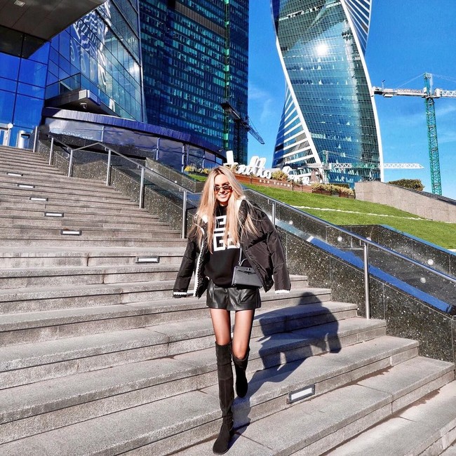 Kini Diana memiliki 306 ribu lebih pengikut di Instagram. Selebgram cantik ini juga kerap mengunggah berbagai aktivitas dan gaya busananya yang stylish. Foto: Instagram @diana_yekdokimova