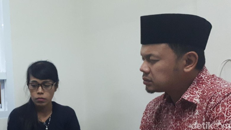Sebelum Tewas Ditusuk, Noven Sempat Beli Kado Bersama Seorang Pria Sebelum Tewas Ditusuk, Noven Sempat Beli Kado Bersama Seorang Pria