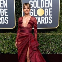 Ajang bergengsi Golden Globe Awards 2019 baru-baru ini juga tak dilewatkan oleh aktris Halle Berry. Pemeran Storm di film X-Men ini hadir sebagai presenter untuk sebuah kategori di penghargaan berprestise bagi insan film dan TV Hollywood itu. (Foto: Getty Images)
