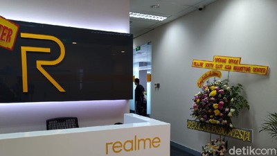 Main-main ke Kantor Baru Realme di Jakarta