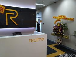 Main-main ke Kantor Baru Realme di Jakarta