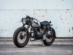 Si Mungil Honda Monkey Pakai Jubah Cafe Racer