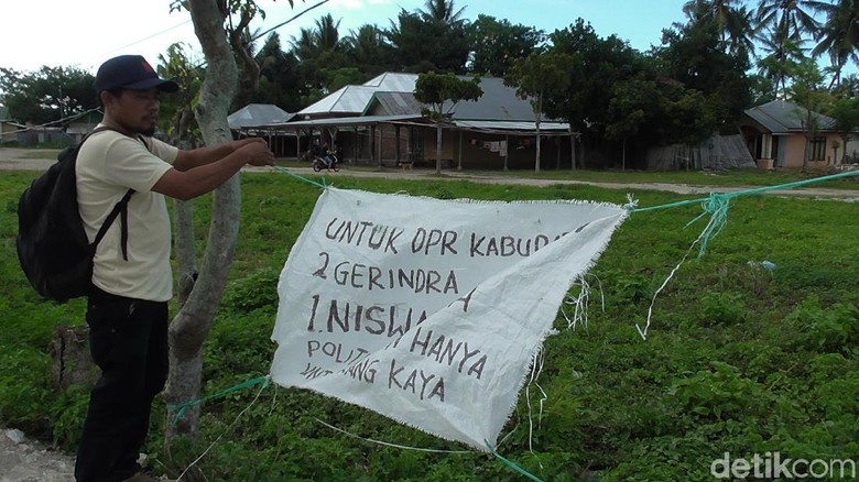 Unik, Caleg Gerindra Asal Gorontalo Pakai Karung buat Baliho Unik, Caleg Gerindra Asal Gorontalo Pakai Karung buat Baliho