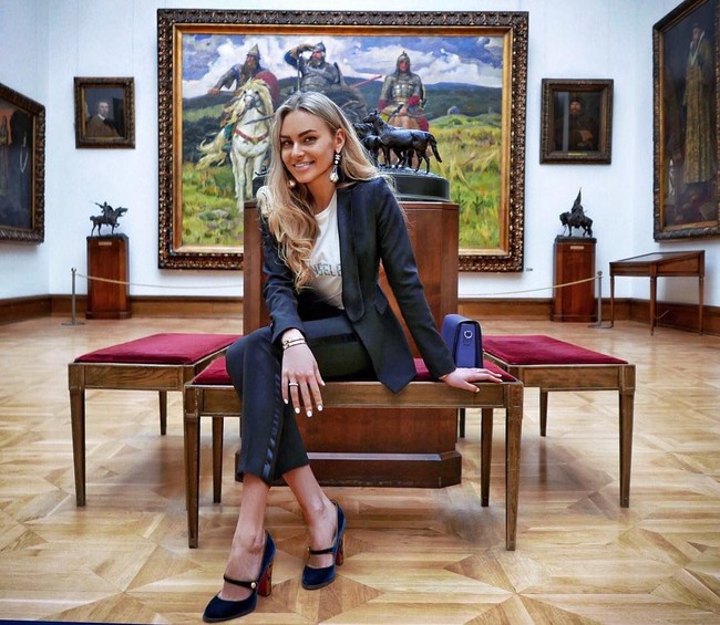 Diana Chernyak telah mendapatkan ketenaran lewat akun Instagramnya @diana_yevdokimova. Ia dikagumi karena memiliki wajah menawan dengan kulit yang eksotis. Foto: Instagram @diana_yekdokimova