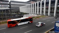 Selain Bundaran Senayan, Pemprov DKI Jakarta juga telah merevitalisasi JPO Polda Metro Jaya dan JPO Gelora Bung Karno. Seperti apa hasilnya? Kita lihat saja nanti.
