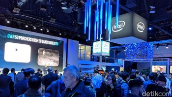 Keramaian di booth Intel. (Foto: Adi Fida Rahman/detikINET)