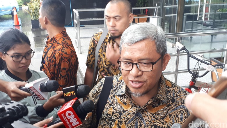 Aher Penuhi Panggilan KPK Jadi Saksi Suap Meikarta Aher Penuhi Panggilan KPK Jadi Saksi Suap Meikarta