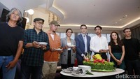 Reza Rahadian saat ditemui di acara syukuran film Twivortiare di kawasan Kebayoran Baru, Jakarta Selatan pada Selasa (8/1). Pool/Ismail/detikFoto.