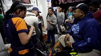 Langkanya BBM disebabkan pencurian di salah satu kilang. REUTERS/Daniel Becerril.
