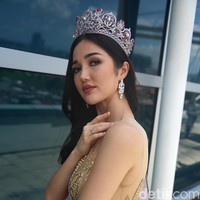 Di mata Vania, Sonia juga sudah seperti kakak sendiri. Apalagi Vania adalah anak semata wayang sehingga kehadiran Sonia yang lebih dewasa darinya menjadi anugerah tersendiri. (Foto: Muhammad Ridho)