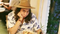 Gerry Girianza Ekaputra, atau akrab disapa Gerry merupakan chef yang terkenal lewat vlog tentang makanan di YouTube. Selain hobi makan, Gerry punya banyak pengalaman di bidang memasak. Foto: Instagram @gerrygirianza