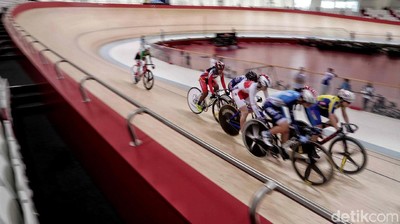 Melihat Atlet Pebalap Sepeda Berpacu di Asian Track Championship