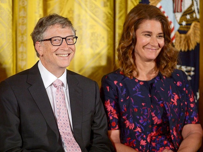 WASHINGTON, DC - NOVEMBER 22:  President Barack Obama presents Bill Gates and Melinda Gates with the 2016 Presidential Medal Of Freedom at the White House on November 22, 2016 in Washington, DC.  (Photo by Leigh Vogel/WireImage)