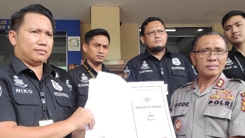 Rocky Gerung Diperiksa, Berkas Ratna Sarumpaet Diserahkan Lagi ke Jaksa Rocky Gerung Diperiksa, Berkas Ratna Sarumpaet Diserahkan Lagi ke Jaksa