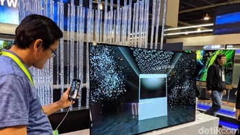 Televisi dengan speaker di layar. (Foto: detikINET/Adi Fida Rahman)