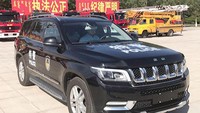 Tak hanya BAIC BJ80 yang dijiplak oleh China, BAIC BJ90 pun merupakan hasil jiplakan dari Jeep Grand Cherokee. Mobil ini menawarkan dua pilihan mesin, 3.0-liter twin-turbo V6 dengan 333 hp dan 4.0-twin twin-turbo V8 dengan 421 hp. Bahkan sistem transmisi otomatis 7 percepatan dan 4Matic otomatis dibuatkan langsung oleh Mercedes-Benz. Pool/Istimewa.
