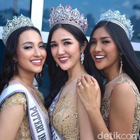 Bagi Sonia, pemenang utama Puteri Indonesia 2018, kehadiran Vania dan Wilda adalah bonus dalam kehidupannya. Kebetulan di keluarga, aku anak paling bontot. Nah, saat bareng mereka berdua, aku seperti punya adik baru, ungkap Sonia yang belum lama ini mewakili Indonesia di Miss Universe 2018 di Bangkok, Thailand. (Foto: Muhammad Ridho)