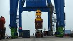 Bongkar Muat Perdana di Makassar New Port