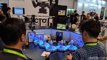Melihat robot berjoget. (Foto: detikINET/Adi Fida Rahman)