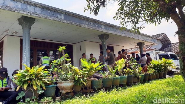 Eksekusi di Sukabumi Ricuh, Pemilik Rumah Pingsan
