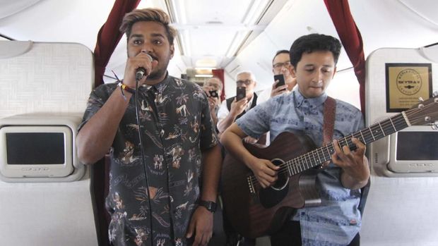 Wah, Ada Live Music Akustikan di Penerbangan Garuda 
