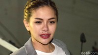 Nikita mengaku kaget mengetahui tarif Vanessa Angel lebih tinggi dari dirinya. Pool/Noel/detikFoto.