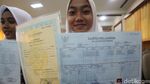 Puluhan Siswa SMK 28 Antre Bikin e-KTP