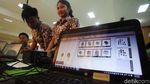 Puluhan Siswa SMK 28 Antre Bikin e-KTP