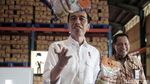 Potret Jokowi Cek Stok Beras di Gudang Bulog