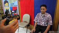 Duduk yang rapi dan tenang ya. Jepret sesi pemotretan selesai.