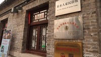 Kebanyakan rumah-rumah ini membuka pintunya sebagai museum pribadi. Wisatawan bisa masuk ke museum ini dengan biaya yang ditentukan oleh pemilik rumah. Koleksinya biasanya adalah benda-benda leluhur milik keluarga (Bonauli/detikTravel) 