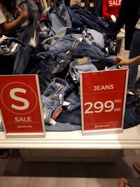 Baju Hingga Sepatu Stradivarius Diskon, T-shirt Mulai dari Rp 89 Ribu
