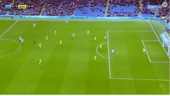 Meme ini menyindir Stadion Etihad yang kosong di sana-sini saat tim tuan rumah City pesta gol. (Foto: Internet/Twitter)