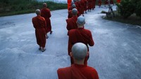 Banyak biarawan wanita Thailand yang ingin menjadi biksu. Pilihan mereka adalah ditahbiskan di luar negeri seperti Sri Lanka atau India.  (Athit Perawongmetha/Reuters)