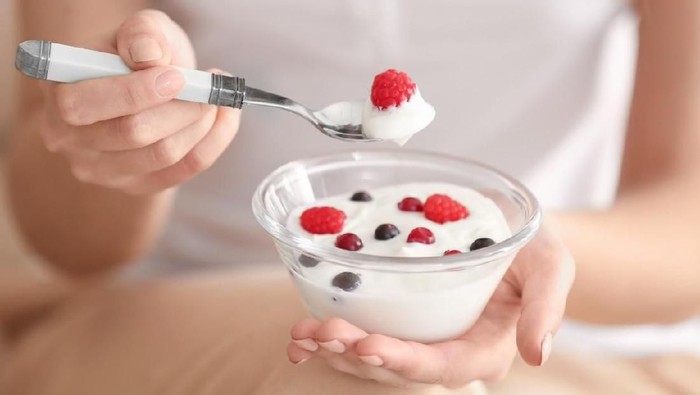 Konsumsi yogurt dan serat terkait dengan pengurangan risiko berbagai penyakit. (Foto: Istock) Konsumsi yogurt dan serat terkait dengan pengurangan risiko berbagai penyakit. (Foto: Istock)
