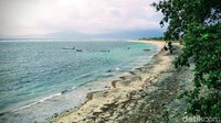 Pantai Lakey ini terletak di Kecamatan Huu, Dompu. Pantai ini terlihat kumuh dan jorok karena dipenuhi berbagai jenis sampah. (Faruk Nickyrawi/detikTravel)