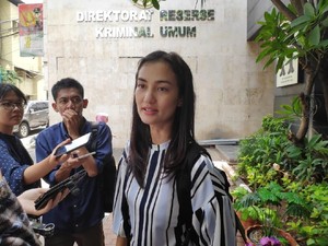 Jenguk Ratna Sarumpaet, Atiqah Hasiholan: Alhamdulillah Ibu Sehat