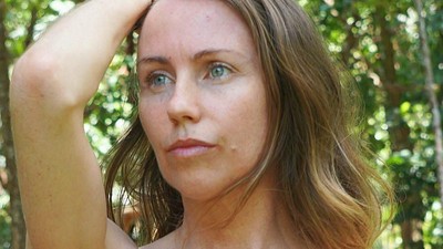 Potret Selebgram yang Tinggal di Hutan dan Hidup Tanpa Busana