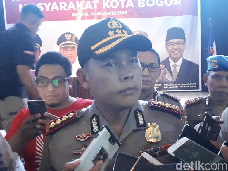 Polisi Tangkap Ketua GNPF-U Bogor terkait Video Ajakan Perlawanan Polisi Tangkap Ketua GNPF-U Bogor terkait Video Ajakan Perlawanan