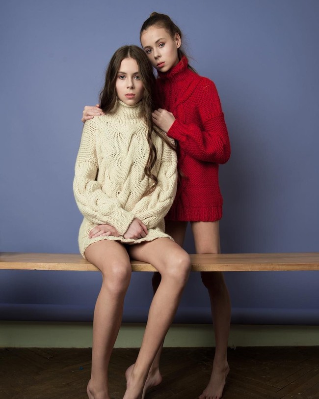 Menurut ibu mereka, Natalia, kursus tersebut meminta kedua anaknya untuk menguruskan badan hingga tulang pipi mereka menonjol jika ingin menjadi bintang catwalk. Foto: Instagram @dashenka_ledeneva