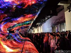 Instalasi Layar OLED LG Sukses Bikin Mata Terpana