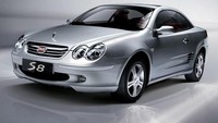 Mobil BYD S8 memiliki kemiripan dengan Mercedes-Benz CLK-Class convertible yang hanya diubah logonya. Meski begitu, tetap ada perbedaan antara kedua mobil mewah itu, yaitu mobil BYD S8 mengandalkan penggerak roda depan dan ditenagai oleh mesin 2.0-liter 4 silinder. Pool/Istimewa.