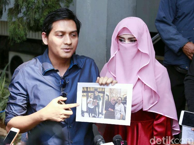 Lucky Hakim dan Mantan Istri Buat Sayembara Rp 50 Juta