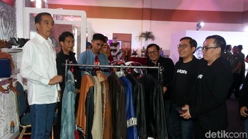 Dalam kesempatan itu, Jokowi berbicara tentang potensi usaha kecil menengah untuk masuk ke industri e-commerce yang sedang berkembang.