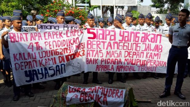 Demo taruna taruni SMK Pelayaran Wira Samudra Semarang.