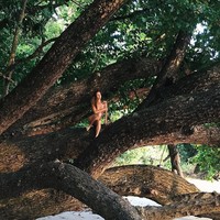 Terbebas dari busana, label, sepatu, makeup dan tidak mencukur bulu tubuh. Terasa baik-baik saja, akunya, seperti dikutip Daily Star. Foto: Instagram (@ freelee_official)