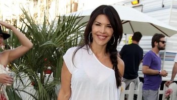 Lauren Sanchez langsung menjadi buah bibir setelah Jeff Bezos mengumumkan perceraiannya dengan sang istri, MacKenzie, ke publik. Fakta pertama mengenai dirinya adalah Lauren merupakan mantan presenter berita dan berbagai acara televisi di antaranya, The View dan Good Day. Foto: AFP
