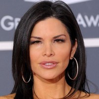 Dalam dunia pertelevisian, Lauren Sanchez dikenal sebagai seorang senior. Sejak tahun 90-an dia sudah memulai kariernya di industri televisi dengan bekerja sebagai asisten resepsionis hingga sukses menjadi presenter ternama. Dia merupakan host acara So You Think You Can Dance, presenter EXTRA, host tamu The View dan lain-lain. Foto: AFP