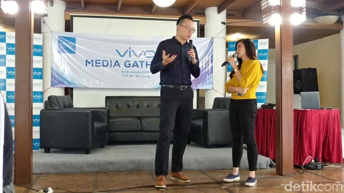 Product Manager Vivo Global Charles Ding bicara soal ponsel 5G dan ponsel layar lipat. (Foto: Tri Ispranoto/detikINET) Product Manager Vivo Global Charles Ding bicara soal ponsel 5G dan ponsel layar lipat. (Foto: Tri Ispranoto/detikINET)